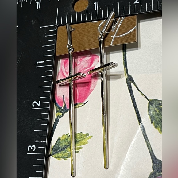 New La Volpe 3.5” Silver Tone Dangling Cross Shape Earrings - Picture 2 of 16